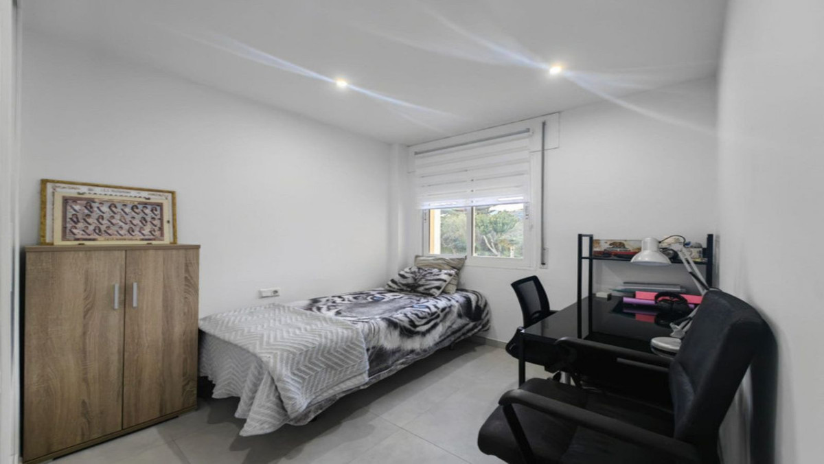 3 Bed, 2 Bath, HouseFor Sale, Estepona, Malaga