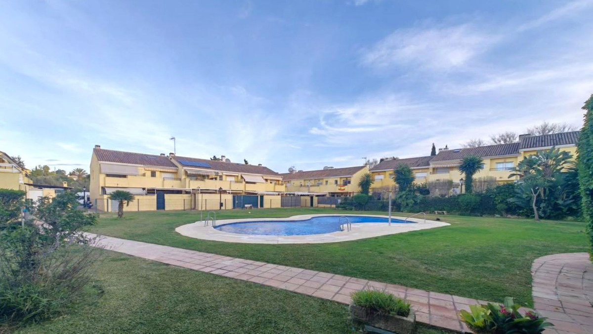 3 Bed, 2 Bath, HouseFor Sale, Estepona, Malaga