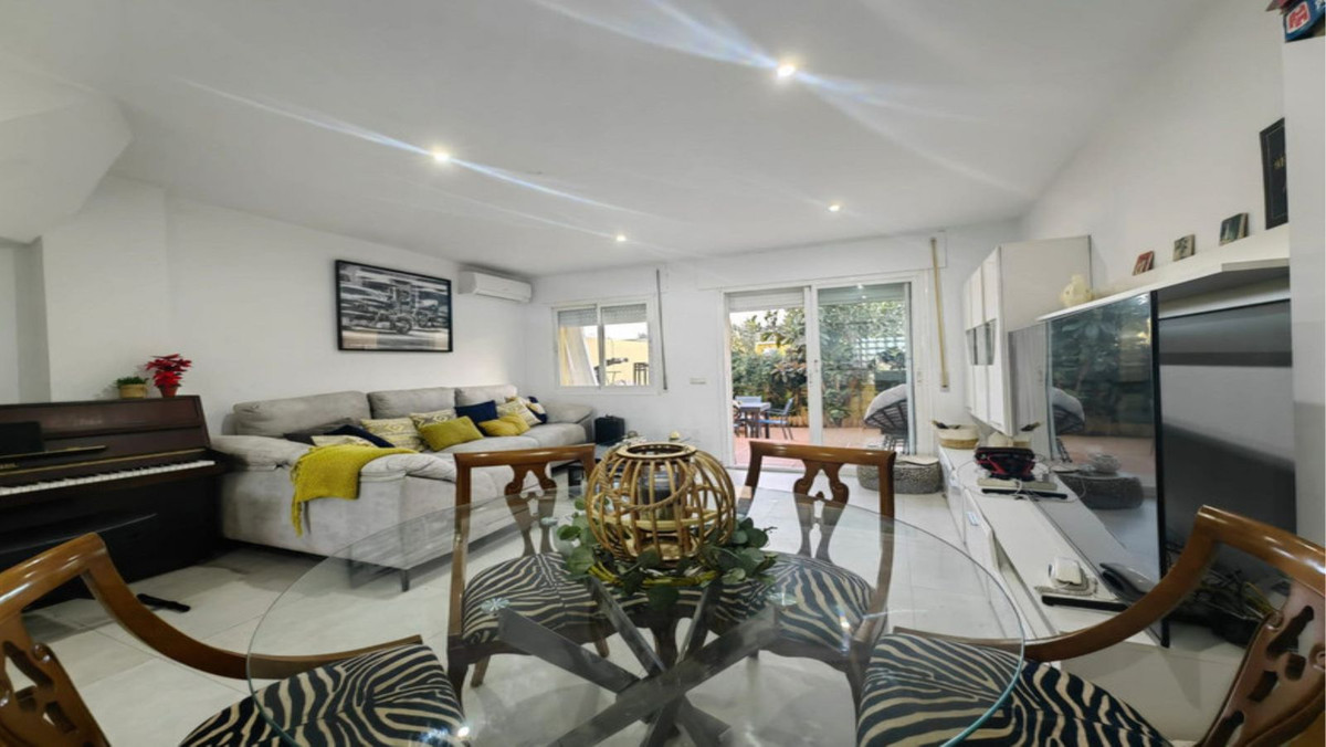 3 Bed, 2 Bath, HouseFor Sale, Estepona, Malaga