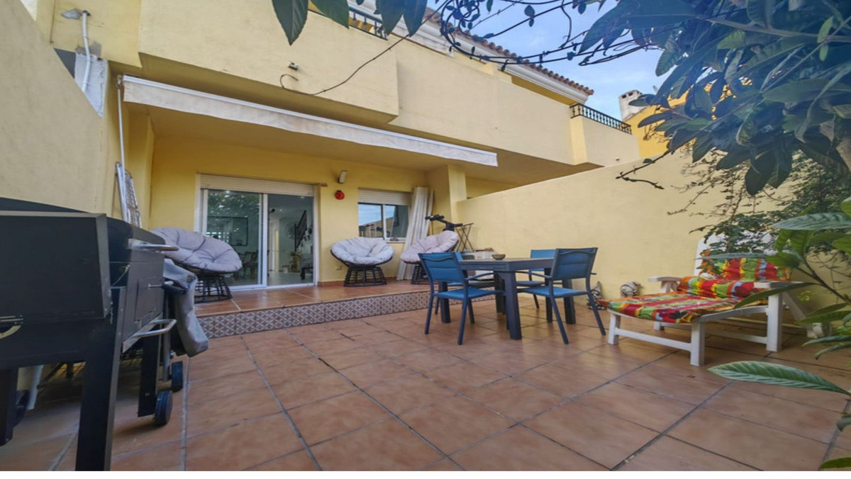 3 Bed, 2 Bath, HouseFor Sale, Estepona, Malaga