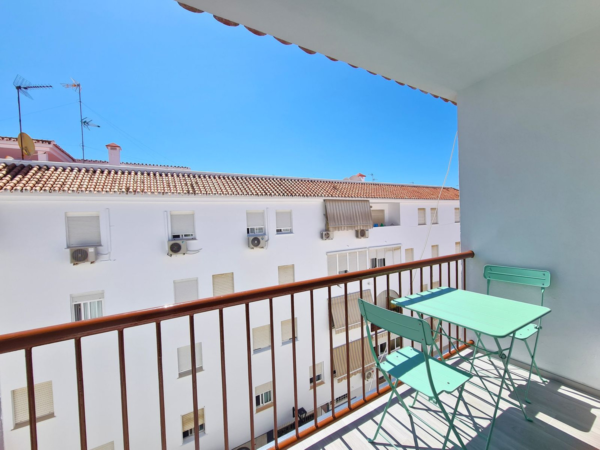 4 Bed, 2 Bath, ApartmentFor Sale, Estepona, Malaga