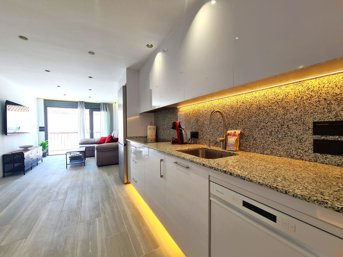 4 Bed, 2 Bath, ApartmentFor Sale, Estepona, Malaga