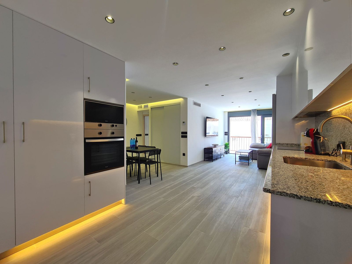 4 Bed, 2 Bath, ApartmentFor Sale, Estepona, Malaga