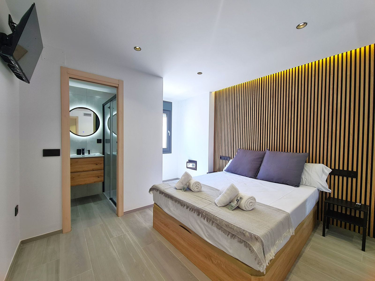 4 Bed, 2 Bath, ApartmentFor Sale, Estepona, Malaga