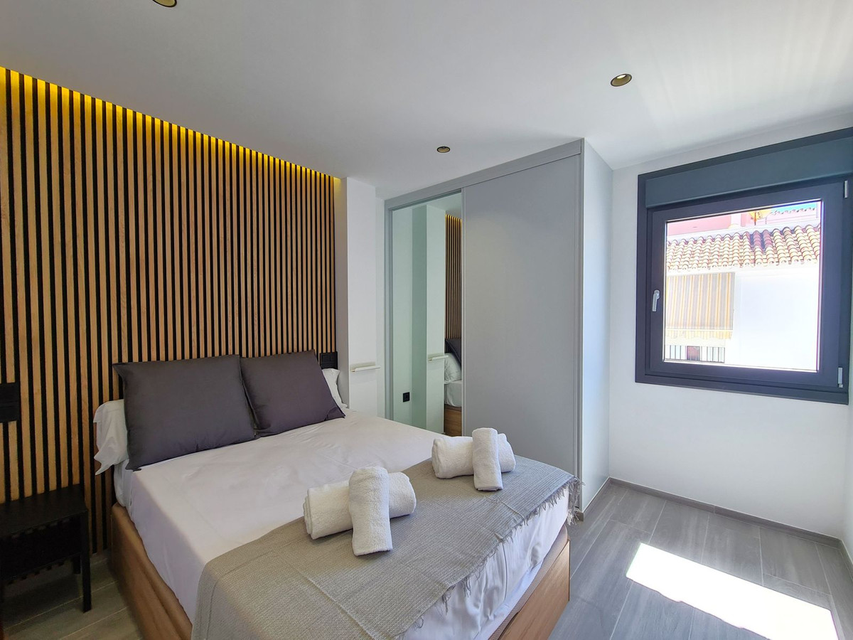 4 Bed, 2 Bath, ApartmentFor Sale, Estepona, Malaga