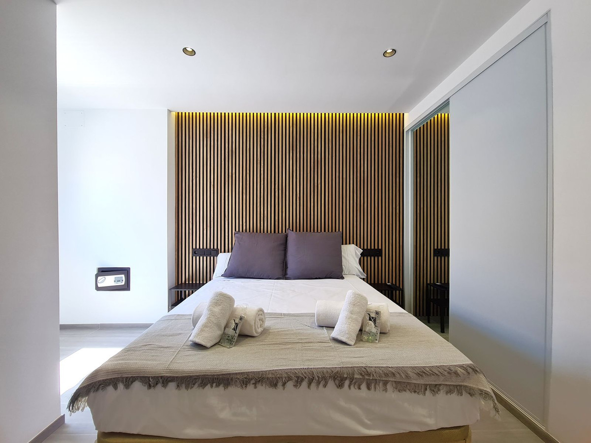 4 Bed, 2 Bath, ApartmentFor Sale, Estepona, Malaga