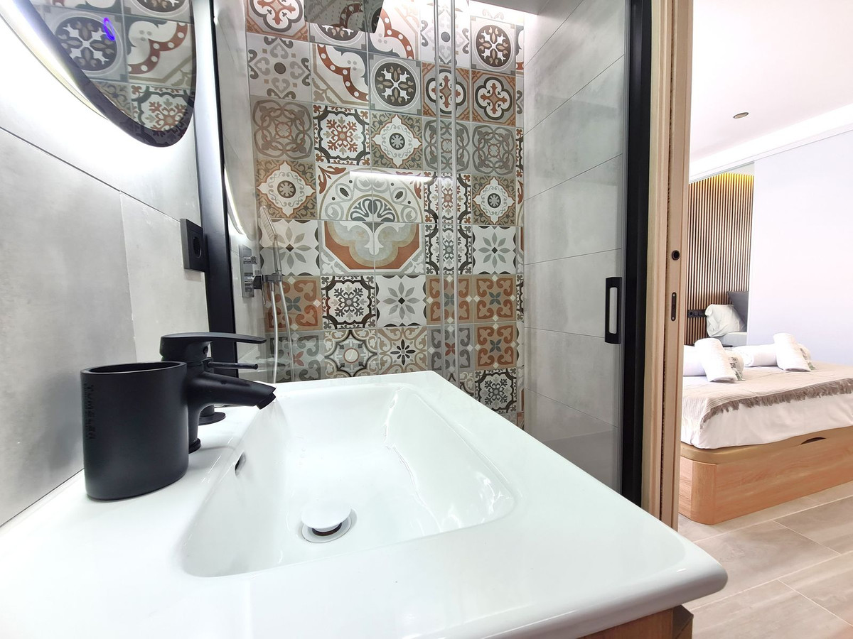 4 Bed, 2 Bath, ApartmentFor Sale, Estepona, Malaga