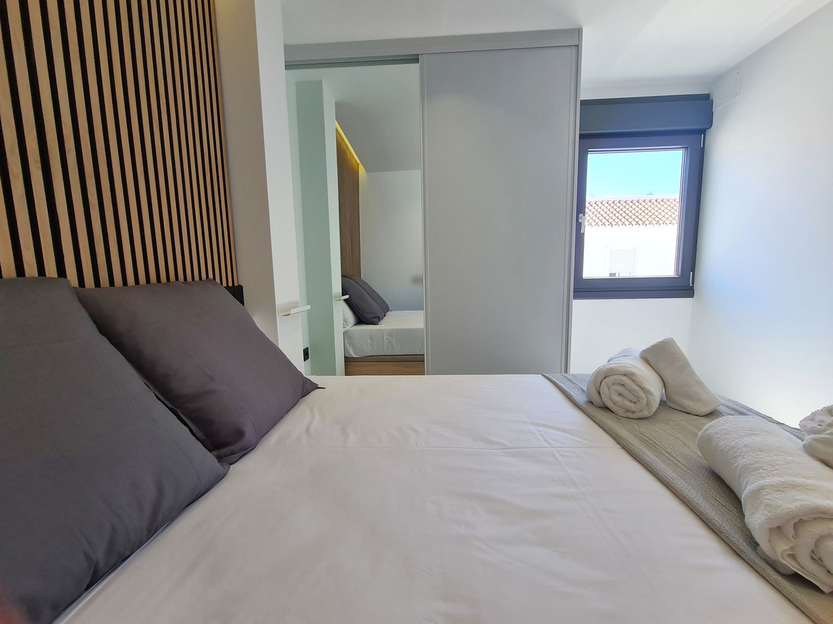 4 Bed, 2 Bath, ApartmentFor Sale, Estepona, Malaga