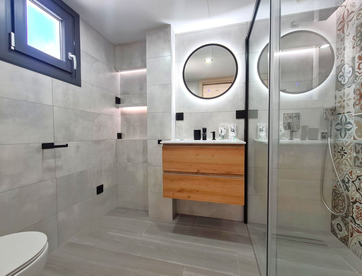 4 Bed, 2 Bath, ApartmentFor Sale, Estepona, Malaga