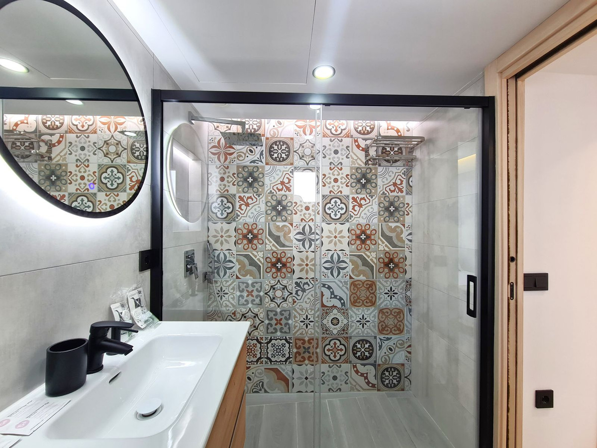 4 Bed, 2 Bath, ApartmentFor Sale, Estepona, Malaga