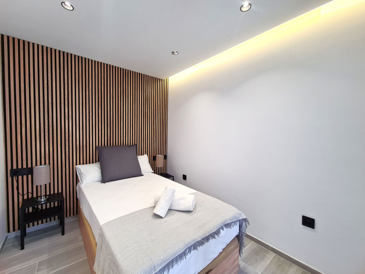 4 Bed, 2 Bath, ApartmentFor Sale, Estepona, Malaga