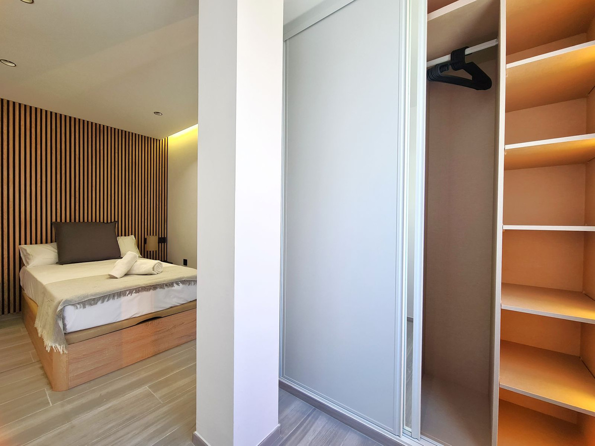 4 Bed, 2 Bath, ApartmentFor Sale, Estepona, Malaga