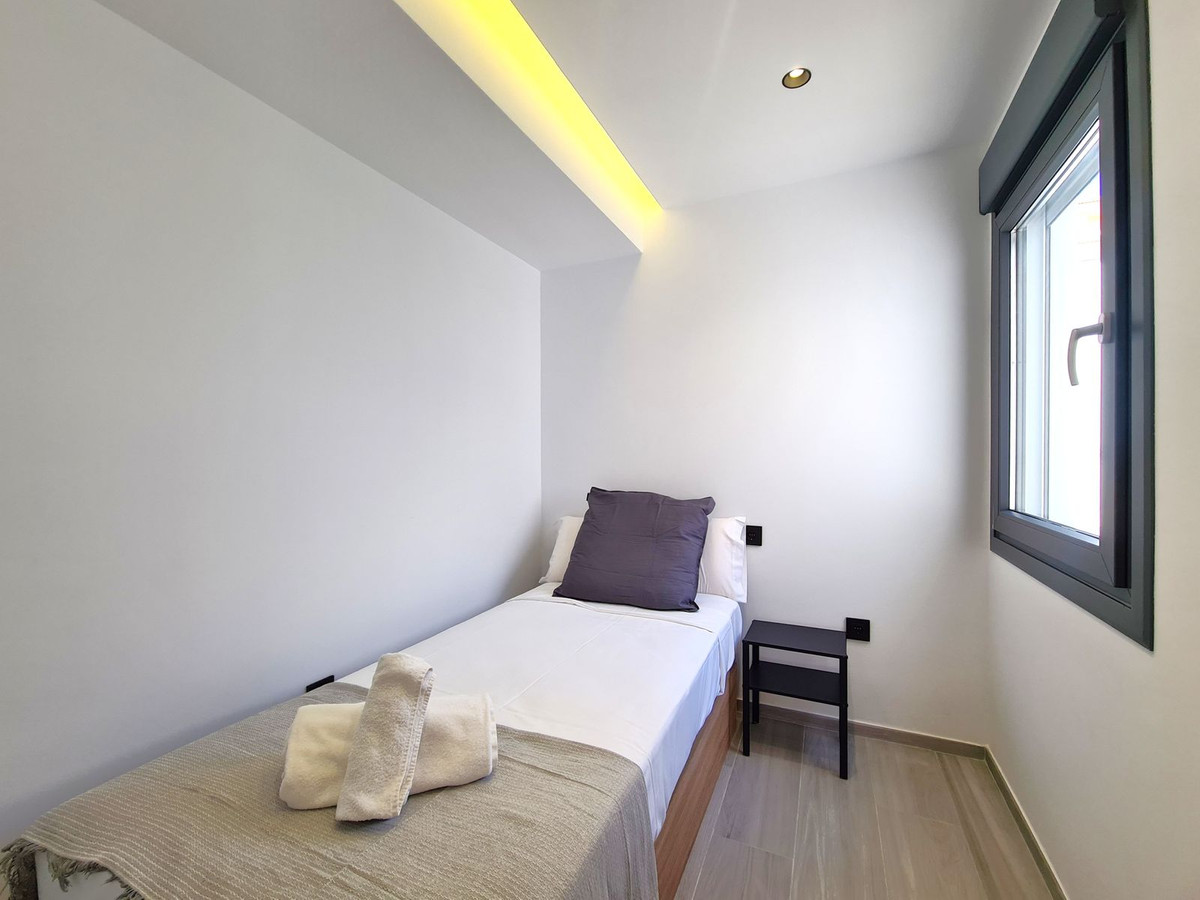 4 Bed, 2 Bath, ApartmentFor Sale, Estepona, Malaga