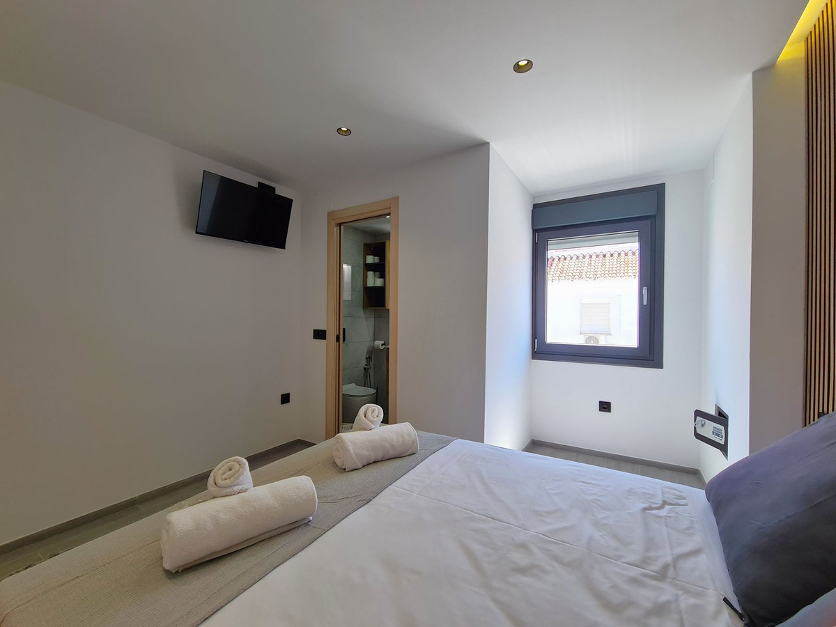 4 Bed, 2 Bath, ApartmentFor Sale, Estepona, Malaga