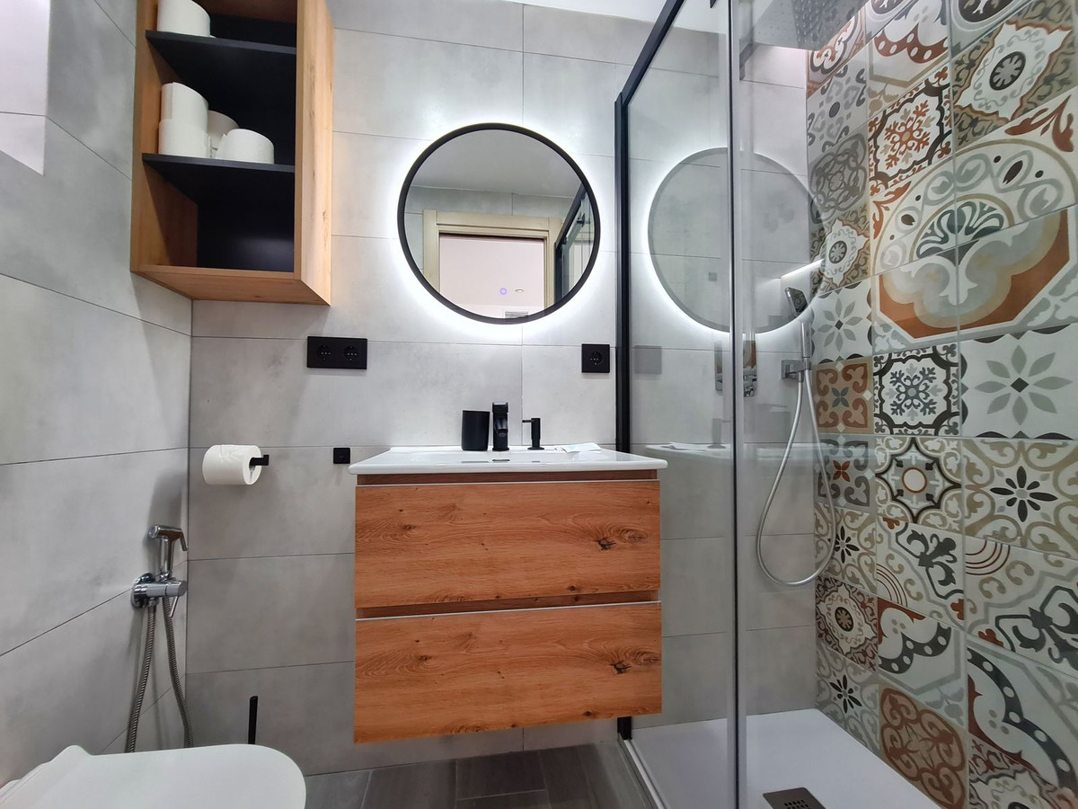 4 Bed, 2 Bath, ApartmentFor Sale, Estepona, Malaga