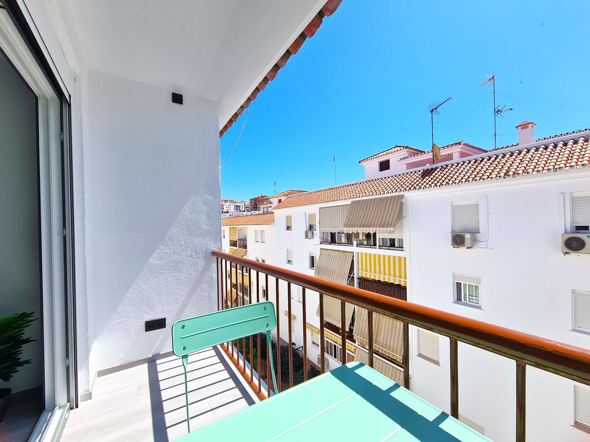 4 Bed, 2 Bath, ApartmentFor Sale, Estepona, Malaga