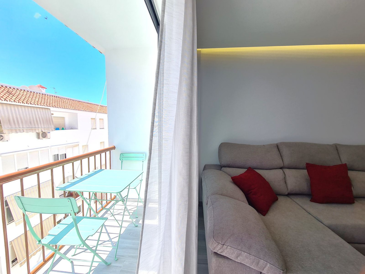 4 Bed, 2 Bath, ApartmentFor Sale, Estepona, Malaga