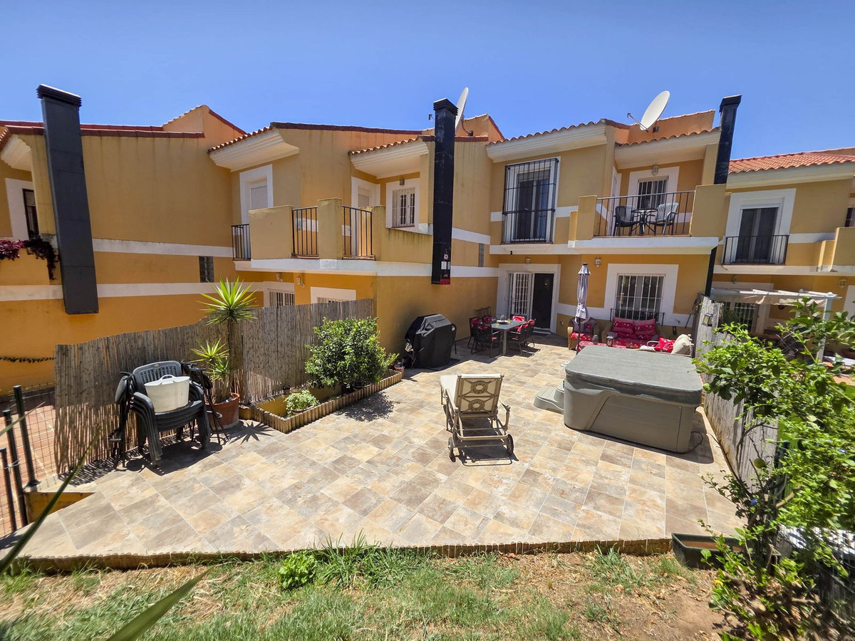 3 Bed, 2 Bath, HouseFor Sale, La Duquesa, Malaga
