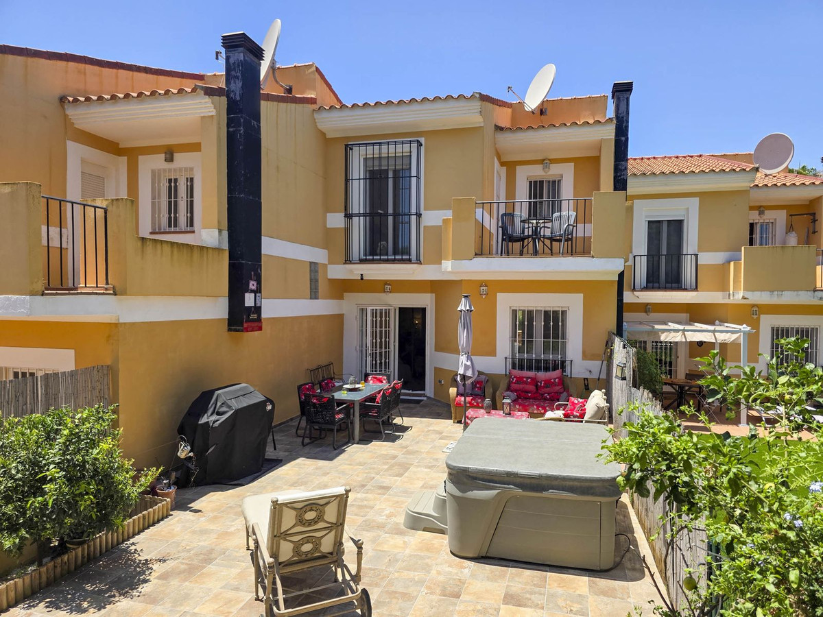 3 Bed, 2 Bath, HouseFor Sale, La Duquesa, Malaga
