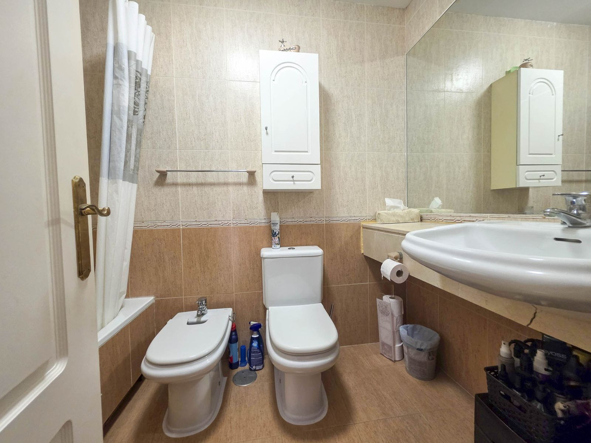 3 Bed, 2 Bath, HouseFor Sale, La Duquesa, Malaga