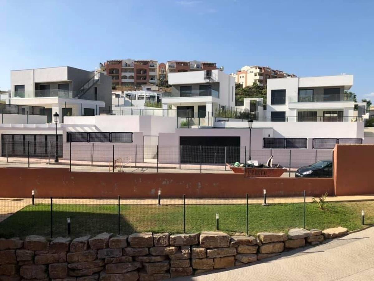 4 Bed, 3 Bath, HouseFor Sale, Manilva, Costa del Sol