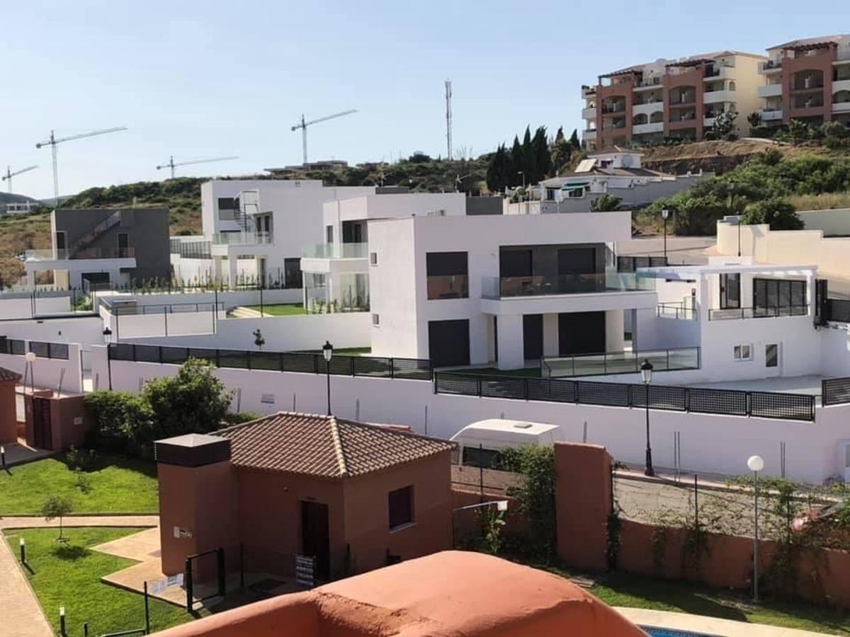 4 Bed, 3 Bath, HouseFor Sale, Manilva, Costa del Sol