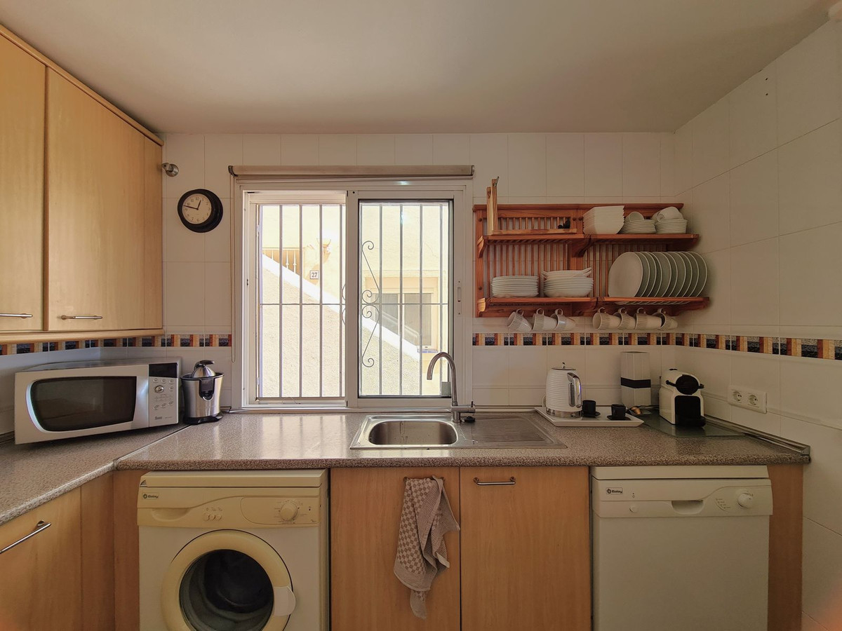 3 Bed, 2 Bath, ApartmentFor Sale, Estepona, Malaga