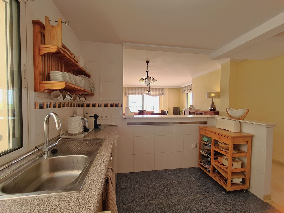 3 Bed, 2 Bath, ApartmentFor Sale, Estepona, Malaga