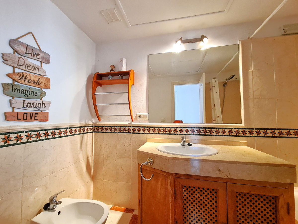 3 Bed, 2 Bath, ApartmentFor Sale, Estepona, Malaga