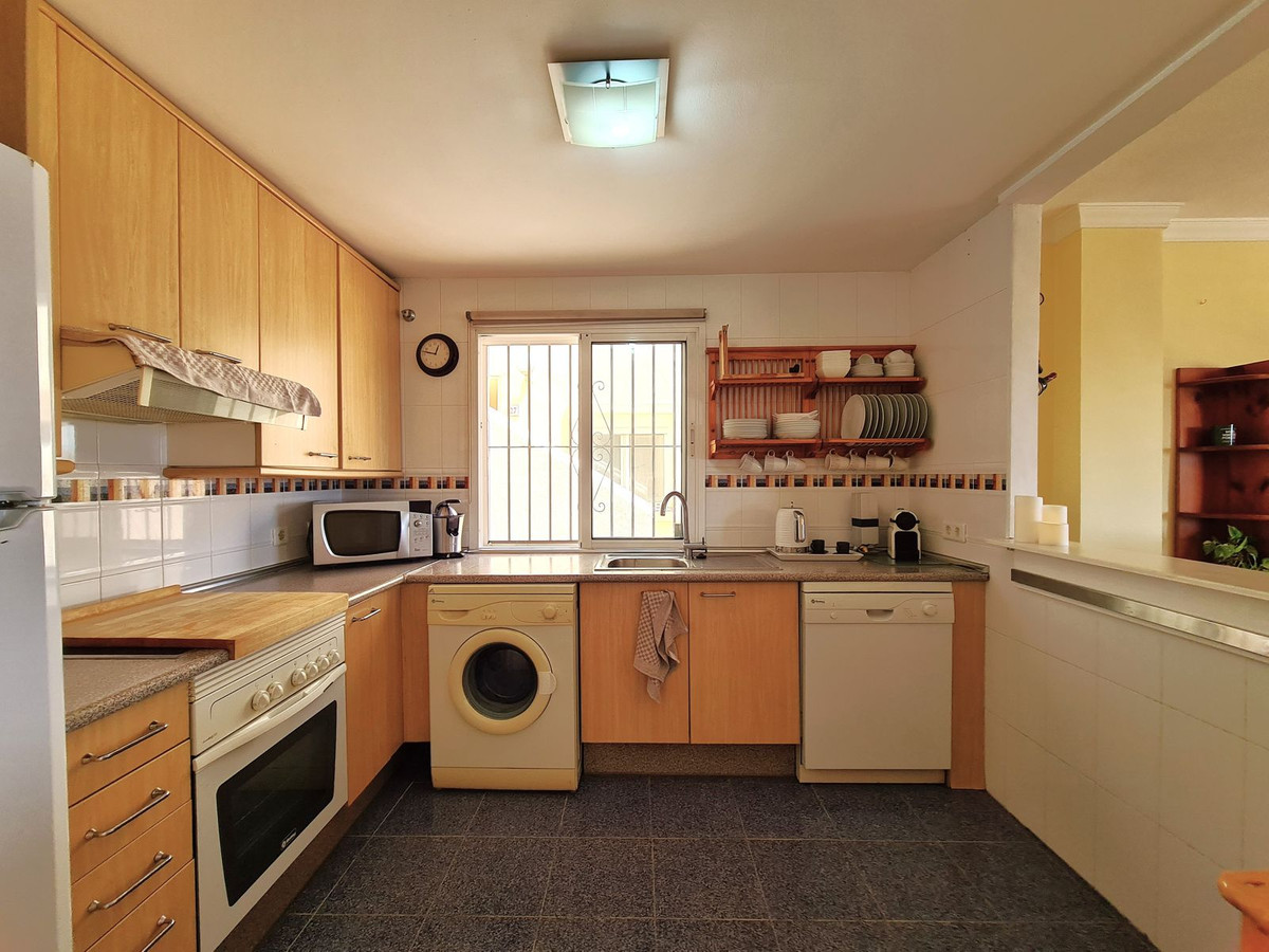 3 Bed, 2 Bath, ApartmentFor Sale, Estepona, Malaga