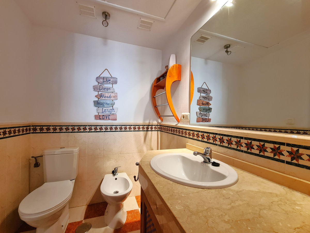 3 Bed, 2 Bath, ApartmentFor Sale, Estepona, Malaga