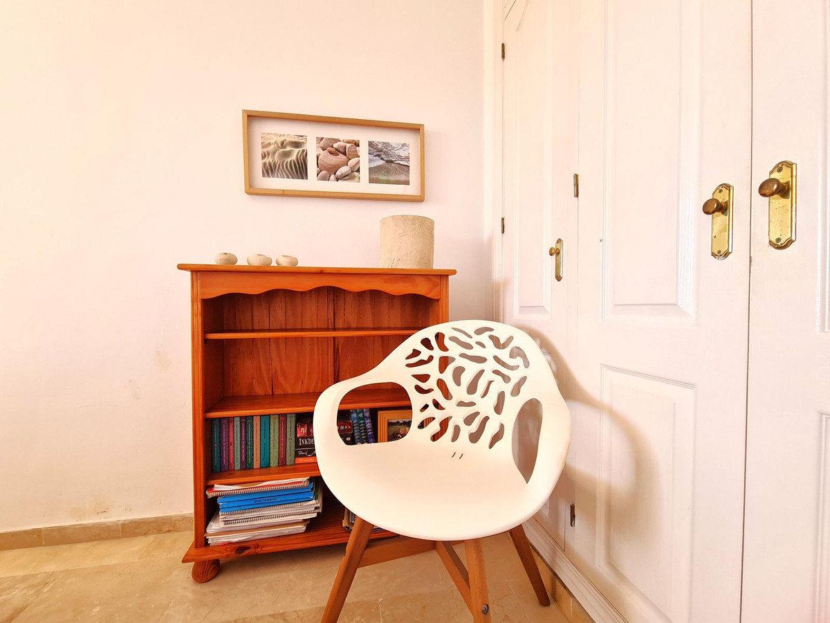 3 Bed, 2 Bath, ApartmentFor Sale, Estepona, Malaga