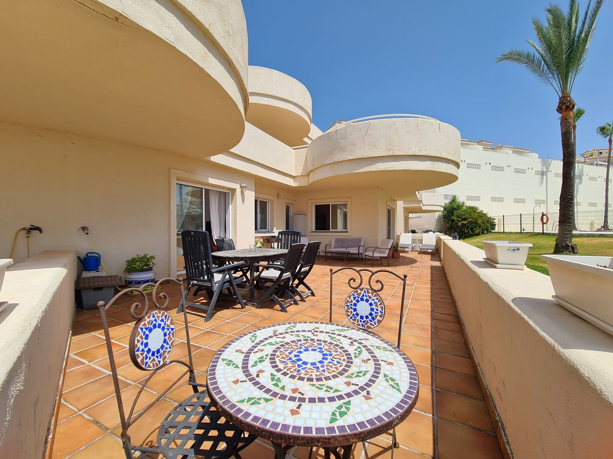 3 Bed, 2 Bath, ApartmentFor Sale, Estepona, Malaga