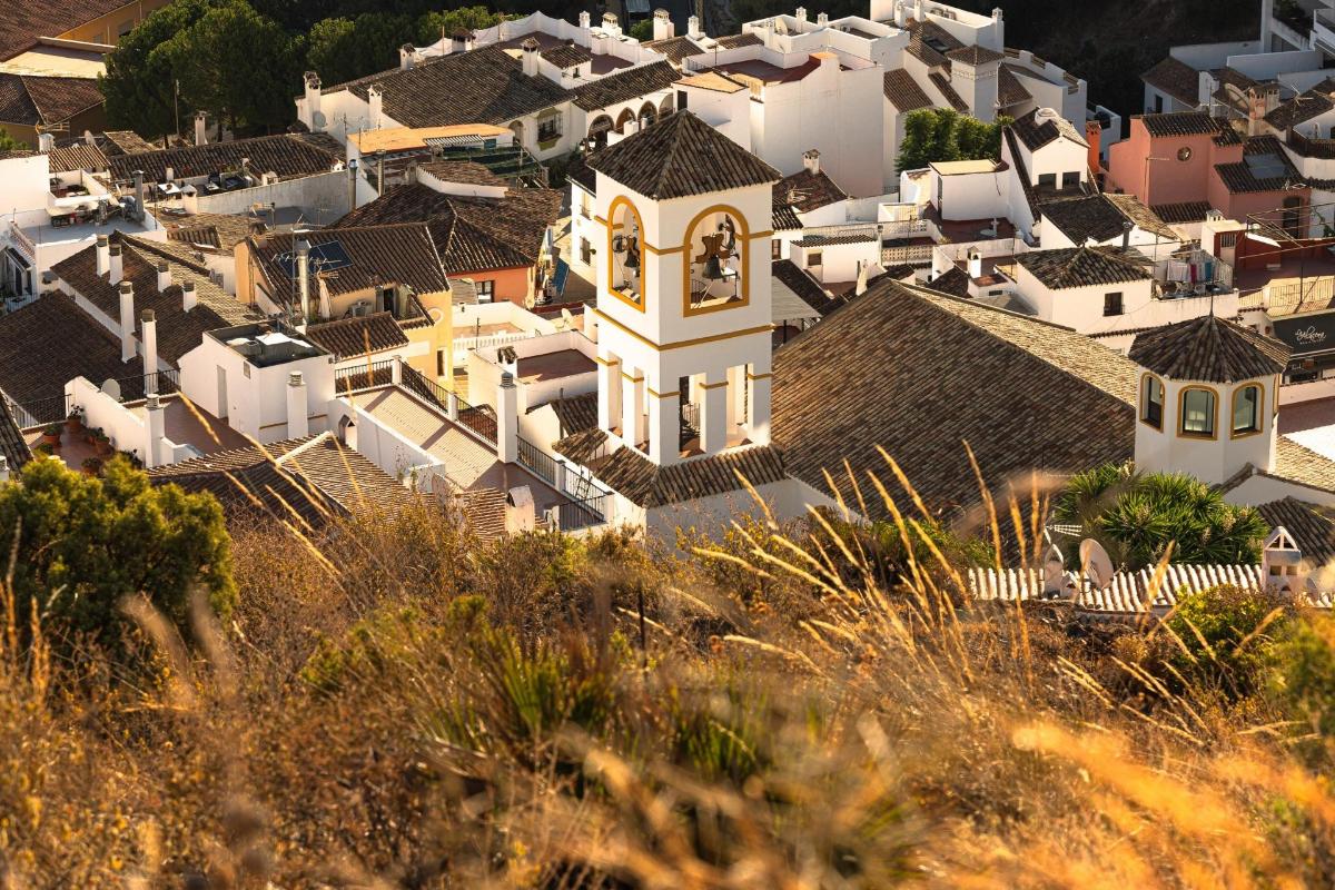 3 Bed, 2 Bath, ApartmentFor Sale, Benahavis, Costa del Sol