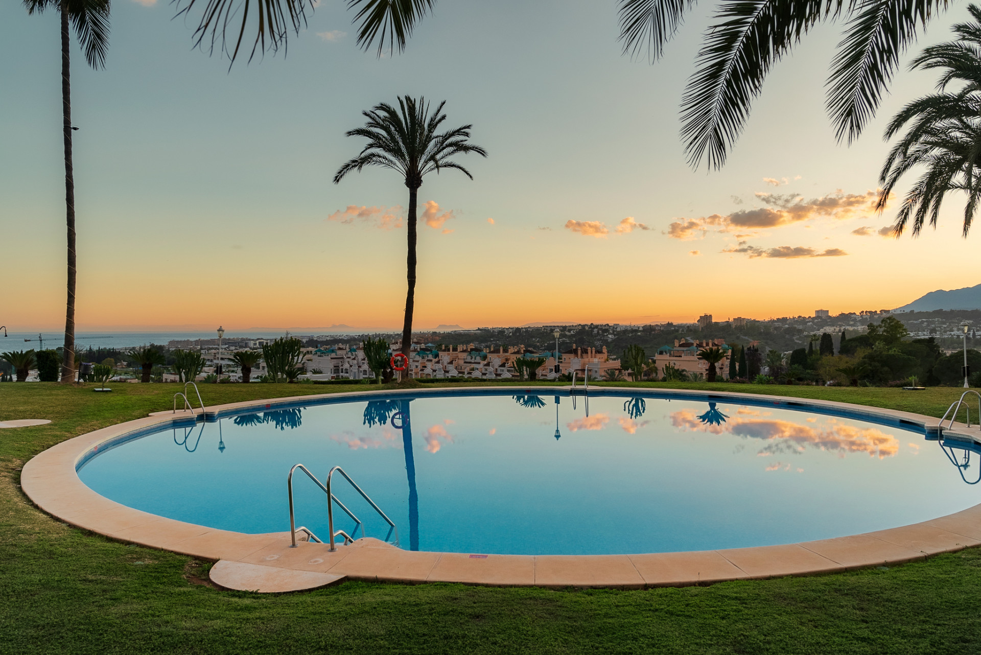 3 Bed, 3 Bath, ApartmentFor Sale, Marbella, Malaga