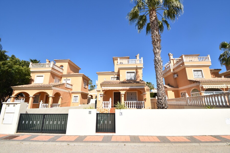3 Bed, 2 Bath, HouseFor Sale, Algorfa, Alicante