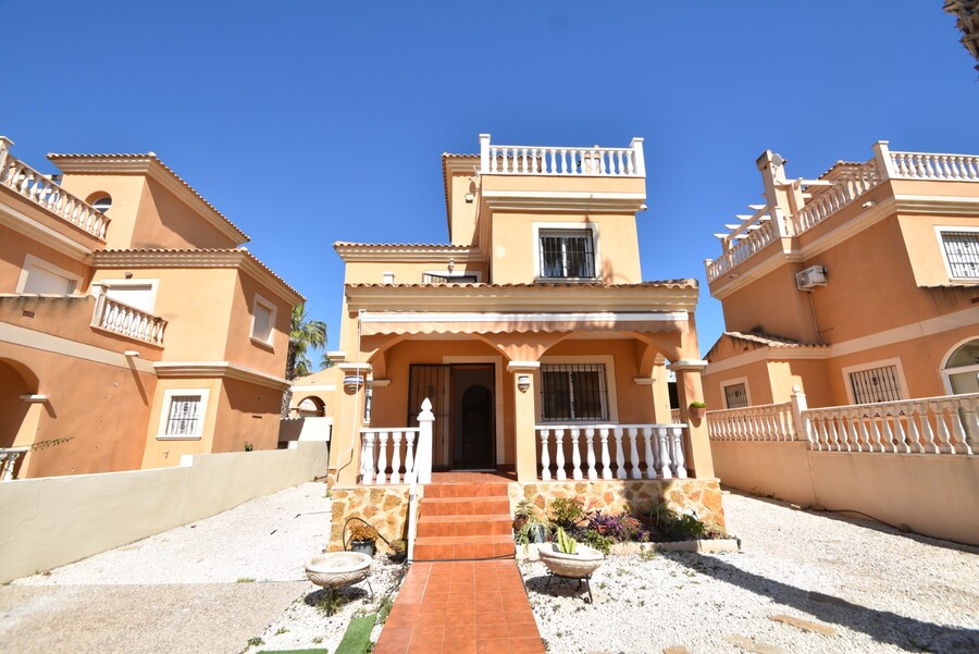 3 Bed, 2 Bath, HouseFor Sale, Algorfa, Alicante