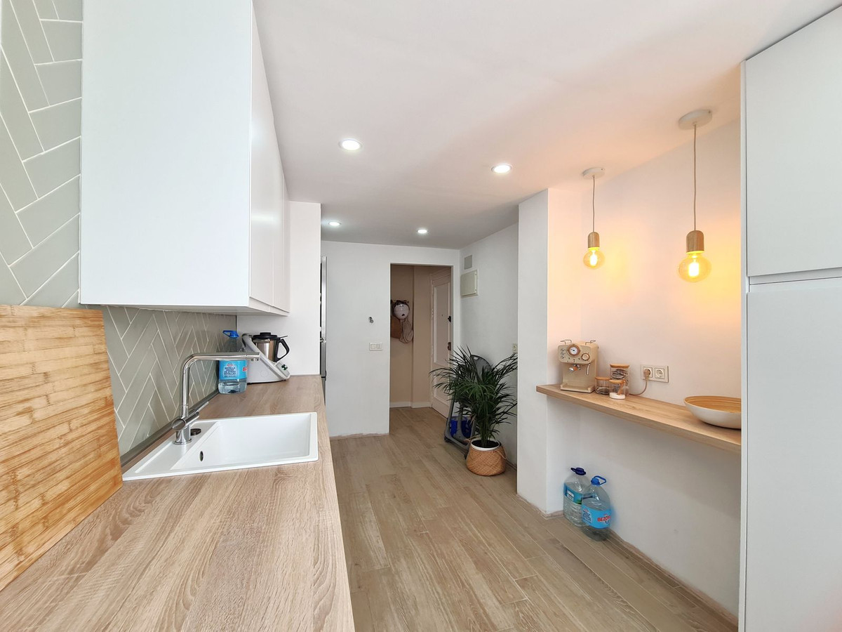 3 Bed, 1 Bath, ApartmentFor Sale, Estepona, Malaga