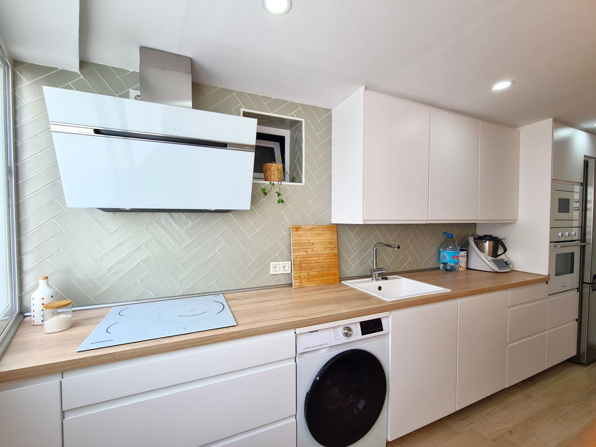 3 Bed, 1 Bath, ApartmentFor Sale, Estepona, Malaga