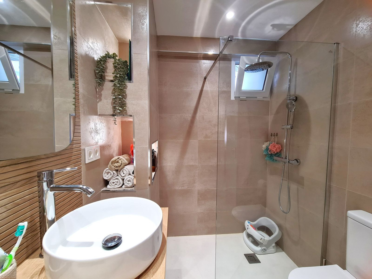 3 Bed, 1 Bath, ApartmentFor Sale, Estepona, Malaga