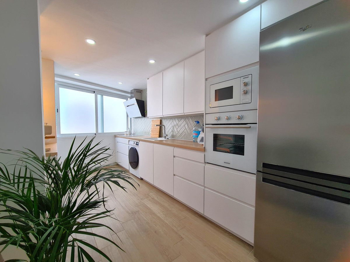 3 Bed, 1 Bath, ApartmentFor Sale, Estepona, Malaga