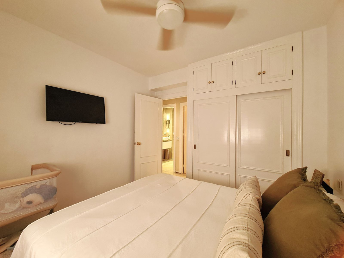 3 Bed, 1 Bath, ApartmentFor Sale, Estepona, Malaga