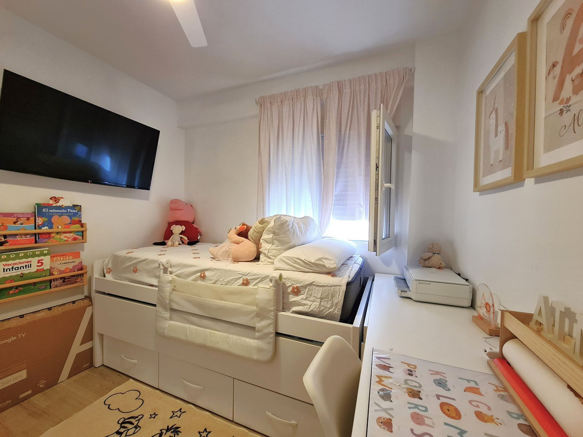 3 Bed, 1 Bath, ApartmentFor Sale, Estepona, Malaga