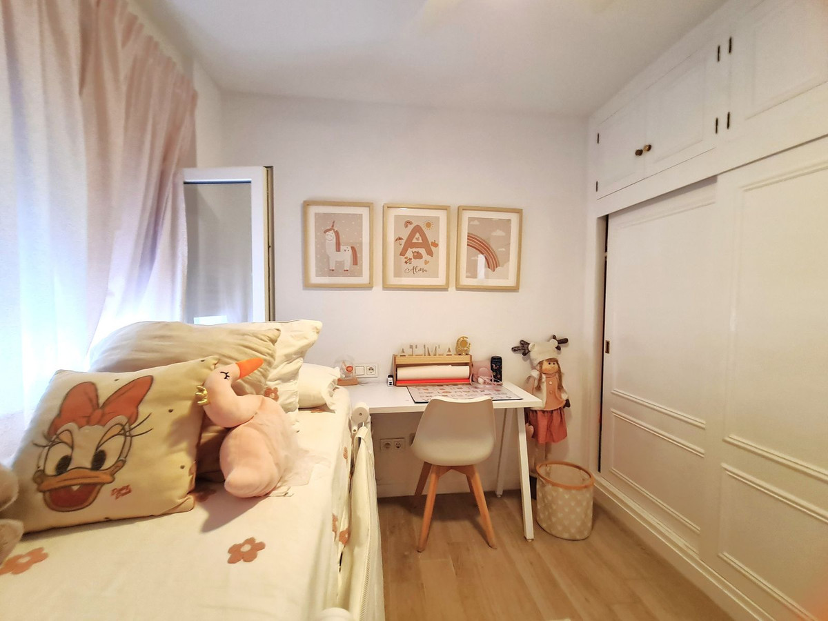 3 Bed, 1 Bath, ApartmentFor Sale, Estepona, Malaga