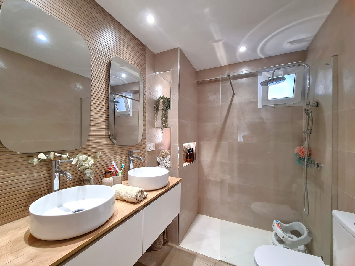 3 Bed, 1 Bath, ApartmentFor Sale, Estepona, Malaga