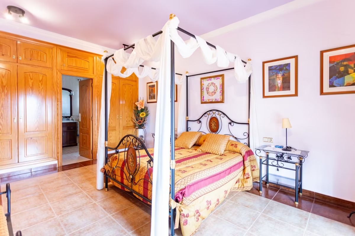 4 Bed, 3 Bath, HouseFor Sale, Denia, Alicante