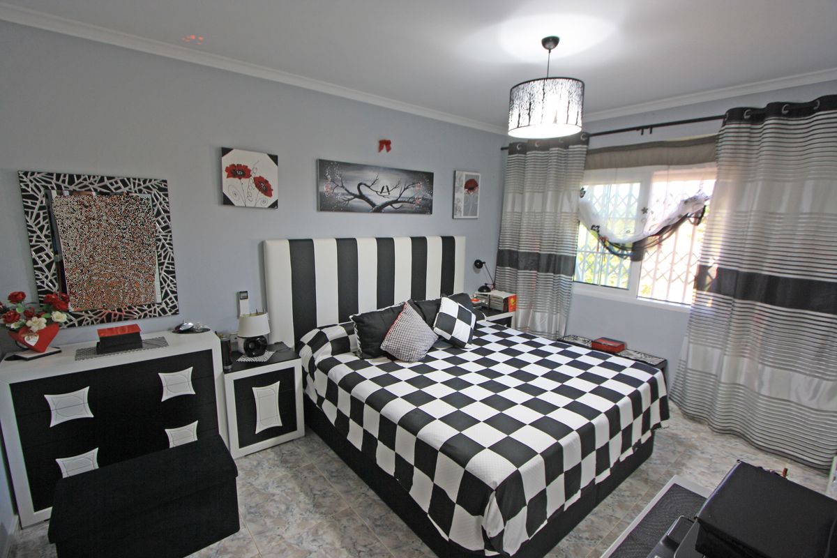 4 Bed, 2 Bath, HouseFor Sale, Els Poblets, Alicante