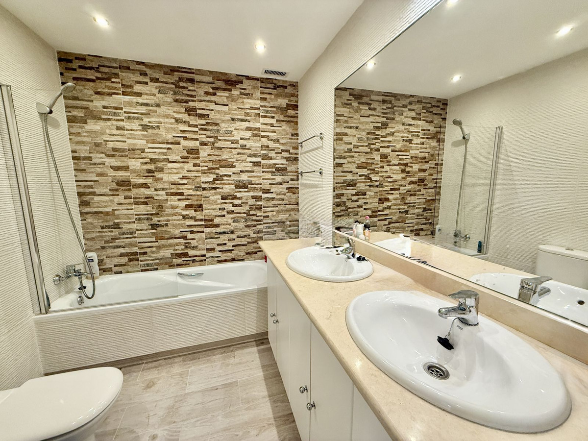 4 Bed, 3 Bath, HouseFor Sale, La Quinta, Malaga