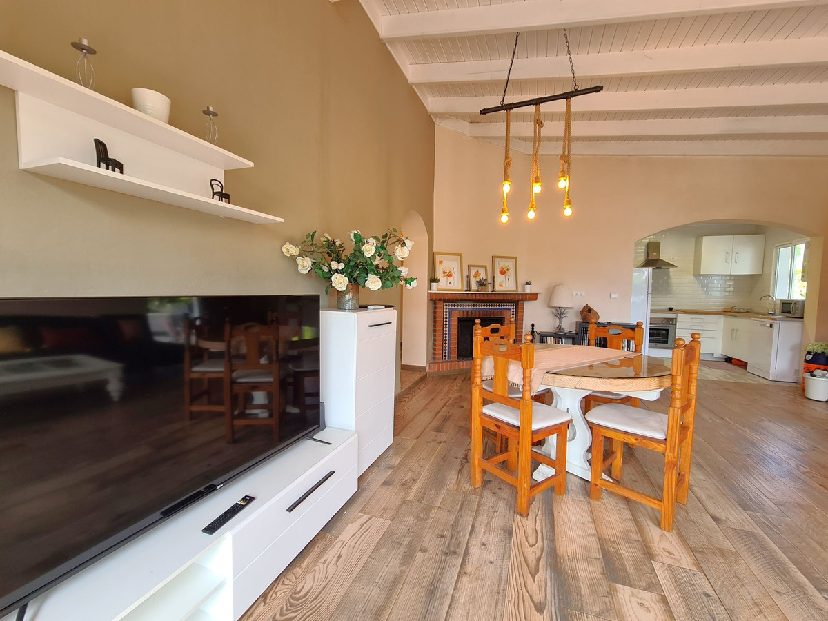 2 Bed, 1 Bath, HouseFor Sale, Estepona, Malaga