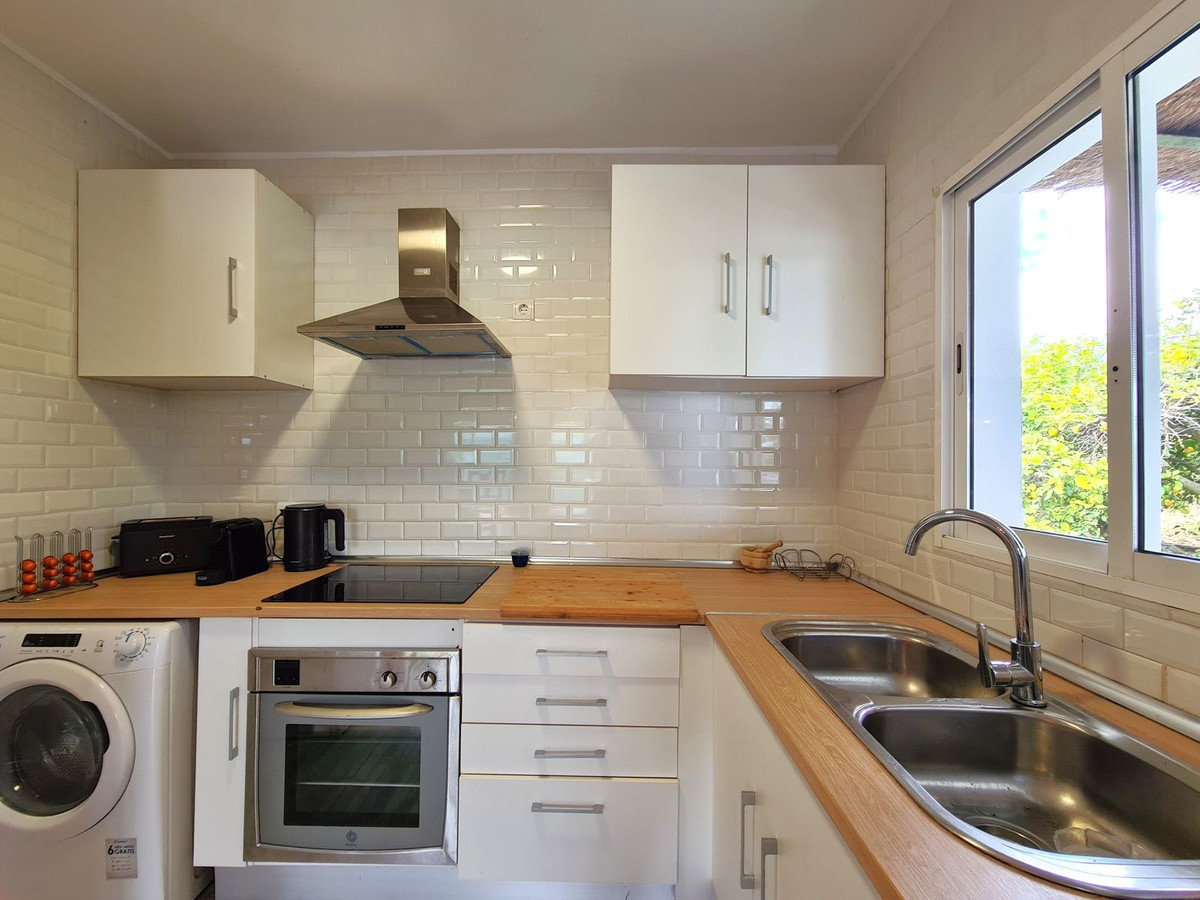 2 Bed, 1 Bath, HouseFor Sale, Estepona, Malaga